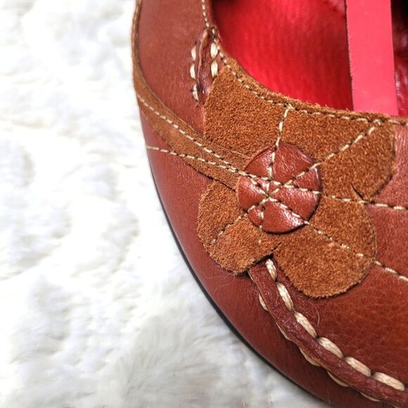 Coldwater Creek Ballet Flats Mary Jane Style Leather Suede Floral Cutout Size 6M - Picture 2 of 12